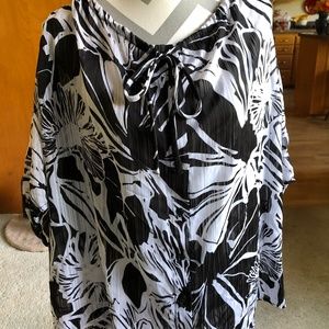 Lane Bryant Sz 26/28 Black/White Floral Sheer Blse